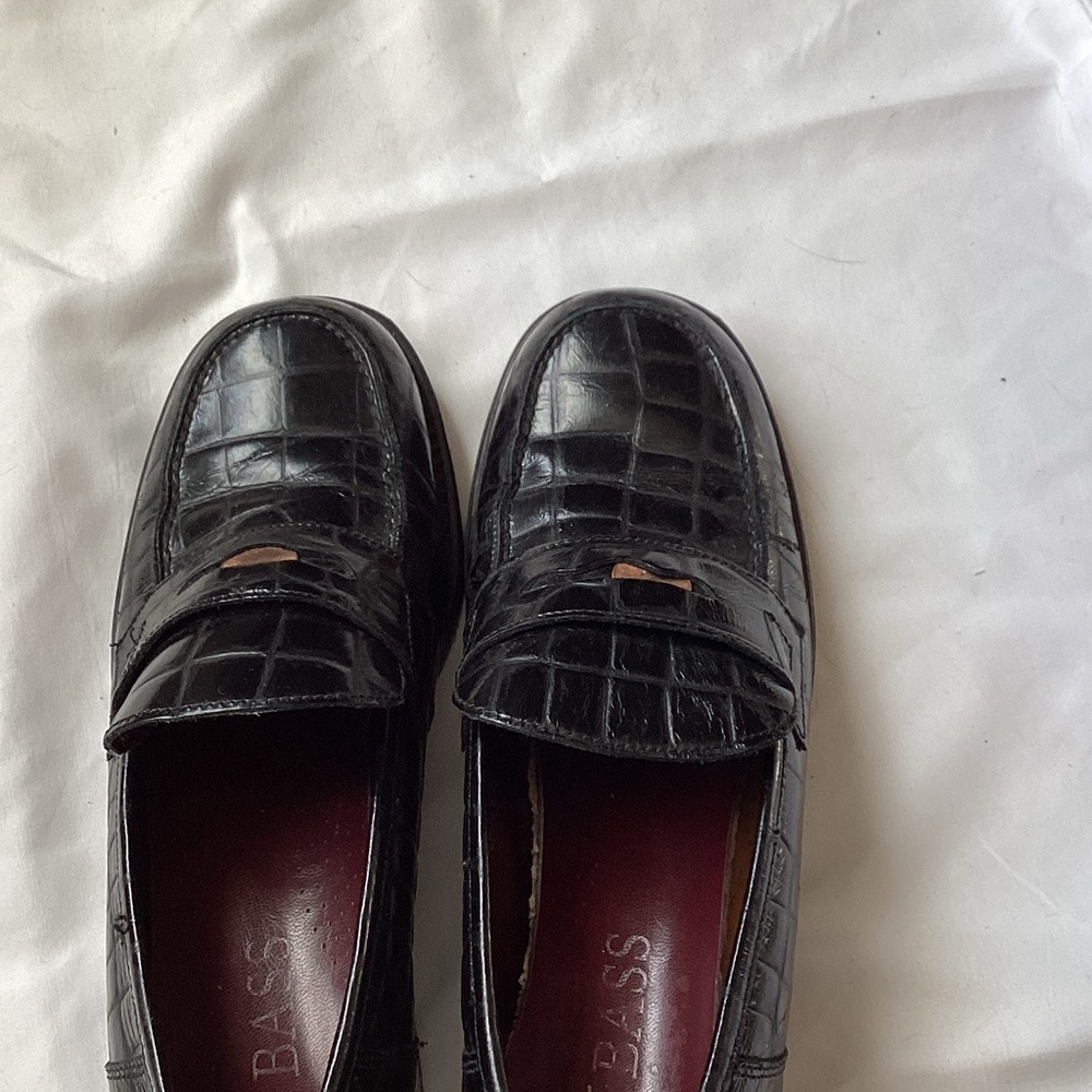 Bass Women’s Crocodile Pattern Black Loafers